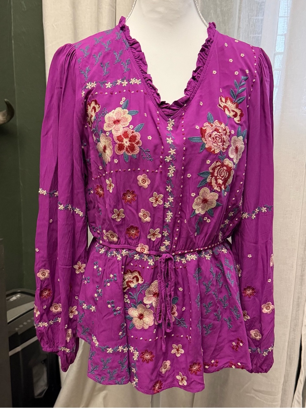 Savanna Jane Purple Embroidered Floral Peasant Top Size M - Picture 8 of 8